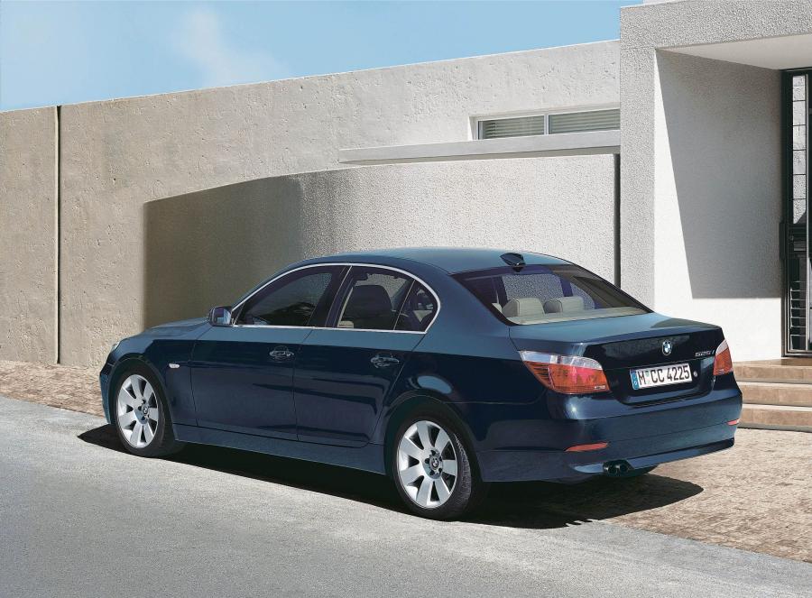  BMW 5-Series 2004 года  (фото 29 из 74)